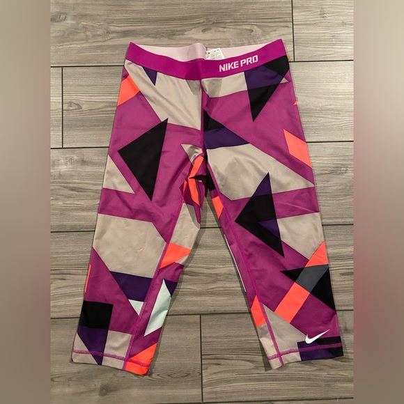 Nike PRO Cropped Leggings - Picture 1 of 5